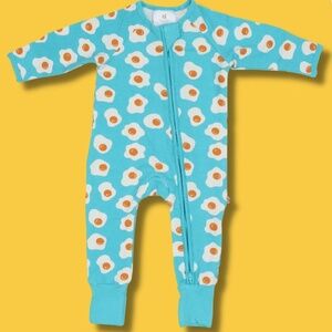 Tiny Kinfolk Zip Sleeper – Fried Egg Print (Size 3–6M)